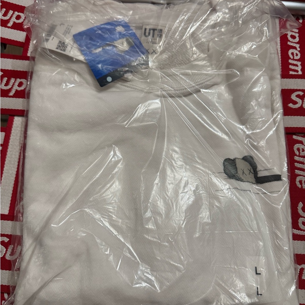 KAWS X UNIQLO WHITE CREWNECK